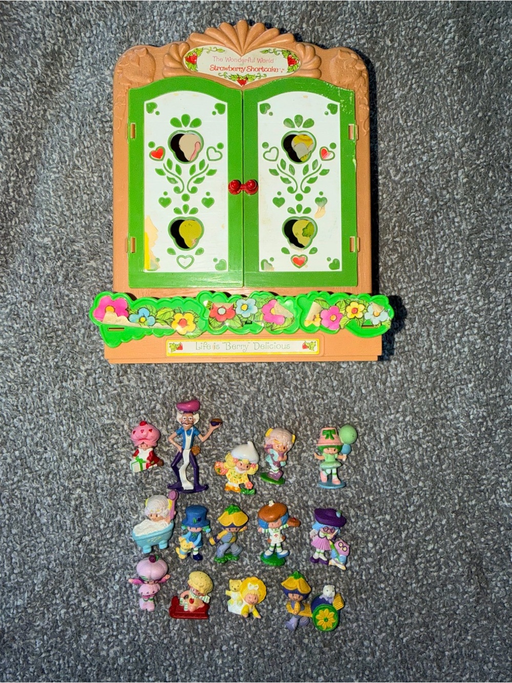 Vintage 1980s Kenner Strawberry Shortcake Display Cabinet & 14 Miniatures Lot